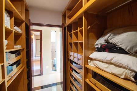 Casa à venda com 1100m², 4 quartos e 8 vagasCloset da suíte 4