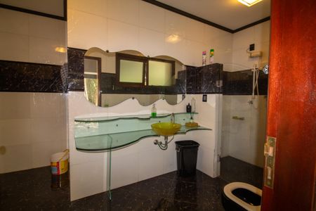 Casa à venda com 1100m², 4 quartos e 8 vagasBanheiro da Piscina