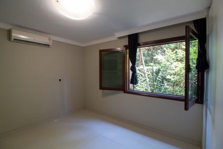 Casa à venda com 1100m², 4 quartos e 8 vagasSuíte 1