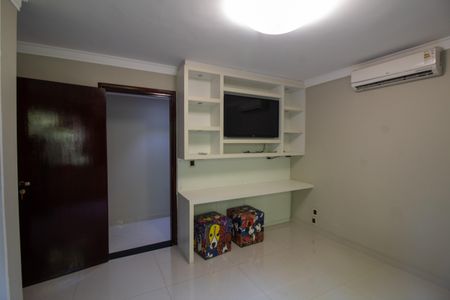 Casa à venda com 1100m², 4 quartos e 8 vagasSuíte 1