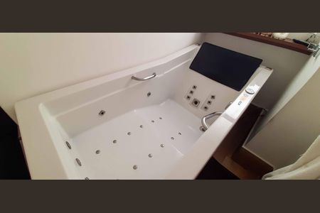 Apartamento à venda com 106m², 1 quarto e 2 vagasBanheira da Suíte