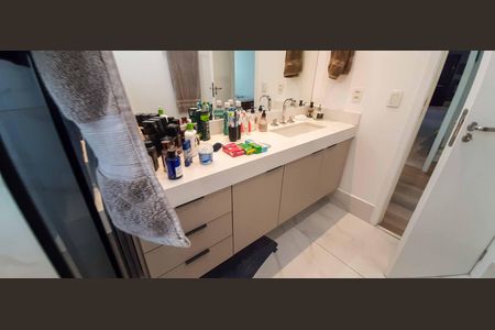 Apartamento à venda com 106m², 1 quarto e 2 vagasBanheiro da Suíte