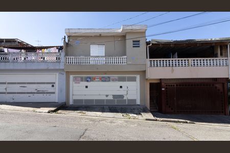 Casa à venda com 300m², 4 quartos e 2 vagas Casa à venda com 300m², 4 quartos e 2 vagasFachada + Placa