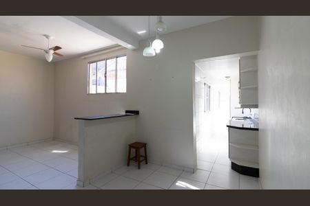 Casa à venda com 300m², 4 quartos e 2 vagas Casa à venda com 300m², 4 quartos e 2 vagasCozinha e Área de Serviço - Casa 2