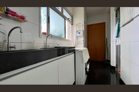 Apartamento à venda com 198m², 4 quartos e 5 vagas Apartamento à venda com 198m², 4 quartos e 5 vagasÁrea de Serviço