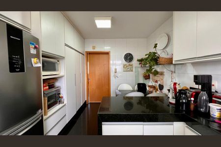Apartamento à venda com 198m², 4 quartos e 5 vagas Apartamento à venda com 198m², 4 quartos e 5 vagascozinha
