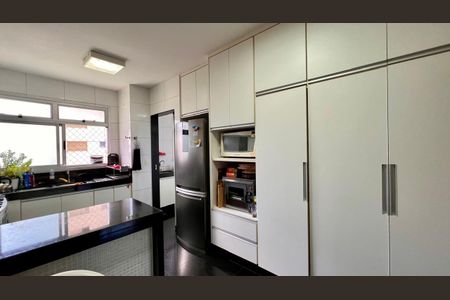 Apartamento à venda com 198m², 4 quartos e 5 vagas Apartamento à venda com 198m², 4 quartos e 5 vagascozinha