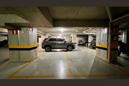 Apartamento à venda com 198m², 4 quartos e 5 vagas Apartamento à venda com 198m², 4 quartos e 5 vagasGaragem