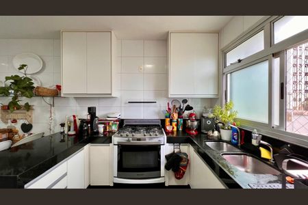 Apartamento à venda com 198m², 4 quartos e 5 vagas Apartamento à venda com 198m², 4 quartos e 5 vagascozinha