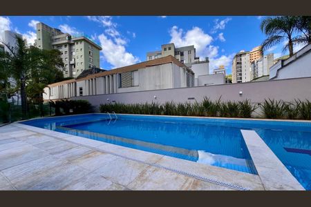Apartamento à venda com 198m², 4 quartos e 5 vagas Apartamento à venda com 198m², 4 quartos e 5 vagasÁrea comum - Piscina