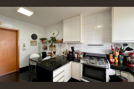 Apartamento à venda com 198m², 4 quartos e 5 vagas Apartamento à venda com 198m², 4 quartos e 5 vagascozinha