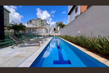 Apartamento à venda com 198m², 4 quartos e 5 vagas Apartamento à venda com 198m², 4 quartos e 5 vagasÁrea comum - Piscina