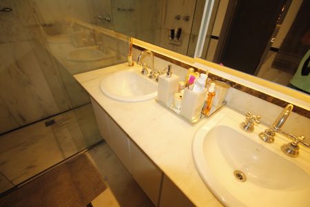 Apartamento à venda com 534m², 5 quartos e 6 vagasBanheiro /Suíte 1