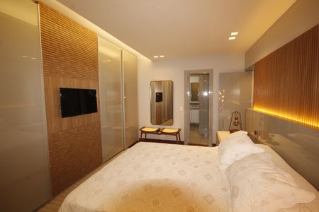 Apartamento à venda com 534m², 5 quartos e 6 vagasSuíte 1