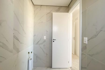 Apartamento à venda com 81m², 2 quartos e 2 vagas Apartamento à venda com 81m², 2 quartos e 2 vagasBanheiro Suíte 01