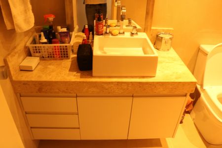 Apartamento à venda com 213m², 4 quartos e 2 vagasBanheiro da Suíte 1