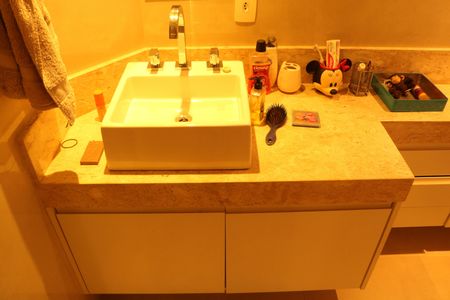 Apartamento à venda com 213m², 4 quartos e 2 vagasBanheiro da Suíte 2