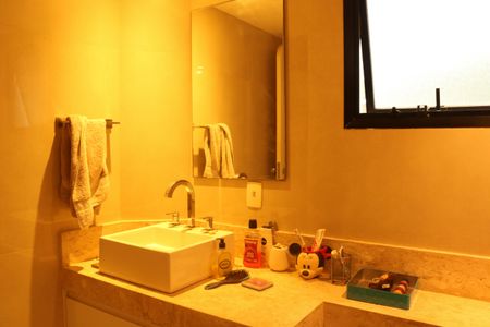 Apartamento à venda com 213m², 4 quartos e 2 vagasBanheiro da Suíte 2