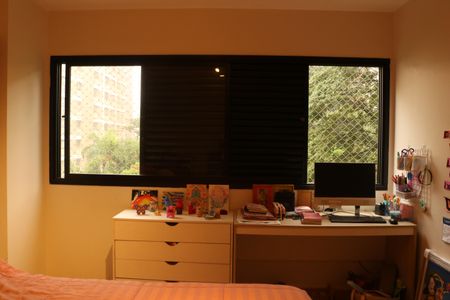 Apartamento à venda com 213m², 4 quartos e 2 vagasQuarto 1