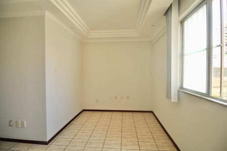 Apartamento para alugar com 72m², 2 quartos e 1 vagaSala
