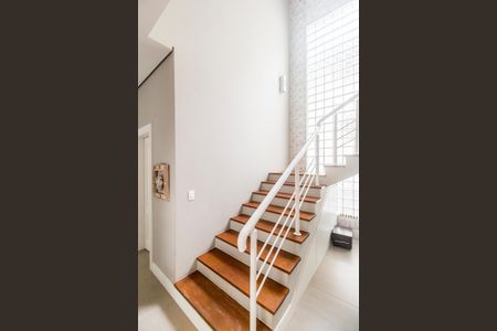 Casa de condomínio para alugar com 420m², 1 quarto e 4 vagasEscada