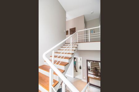 Casa de condomínio para alugar com 420m², 1 quarto e 4 vagasEscada