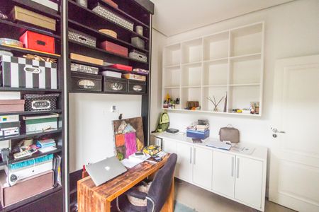 Casa de condomínio para alugar com 420m², 1 quarto e 4 vagasEscritório