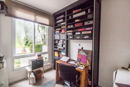 Casa de condomínio para alugar com 420m², 1 quarto e 4 vagasEscritório