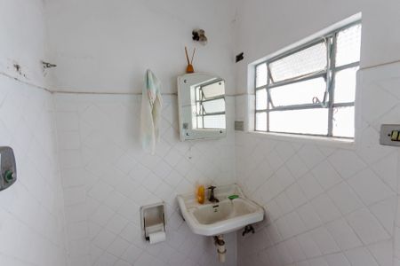 Casa para alugar com 274m², 2 quartos e 6 vagasBanheiro de Serviço