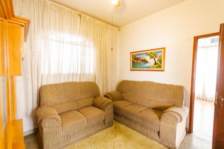 Casa para alugar com 274m², 2 quartos e 6 vagasSala