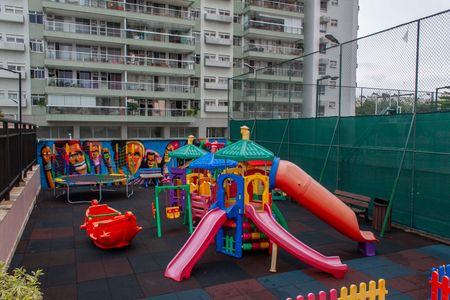 Apartamento à venda com 145m², 4 quartos e 2 vagasÁrea comum - Playground