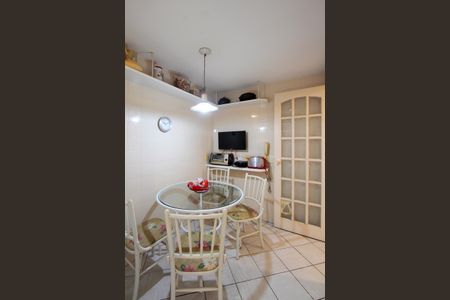 Apartamento à venda com 145m², 4 quartos e 2 vagasCozinha