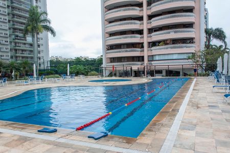 Apartamento à venda com 145m², 4 quartos e 2 vagasÁrea comum - Piscina