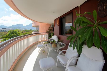 Apartamento à venda com 145m², 4 quartos e 2 vagasVaranda