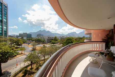 Apartamento à venda com 145m², 4 quartos e 2 vagasVaranda