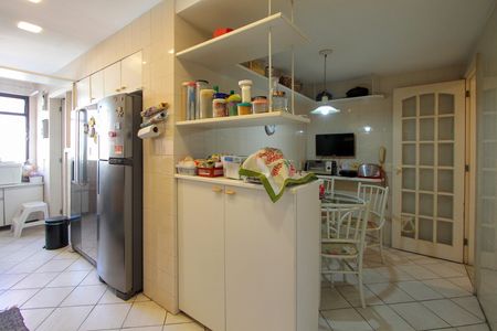 Apartamento à venda com 145m², 4 quartos e 2 vagasCozinha