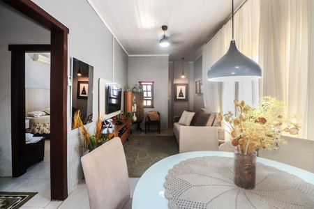 Casa à venda com 300m², 2 quartos e 5 vagasSala