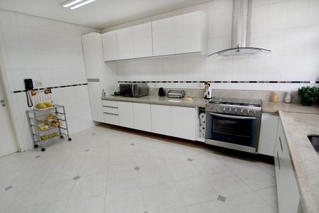 Casa de condomínio à venda com 436m², 4 quartos e 5 vagas