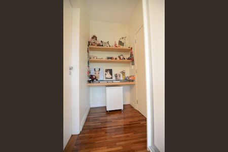 Casa de condomínio à venda com 436m², 4 quartos e 5 vagas