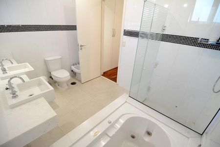 Casa de condomínio à venda com 436m², 4 quartos e 5 vagas