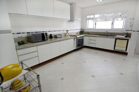 Casa de condomínio à venda com 436m², 4 quartos e 5 vagas