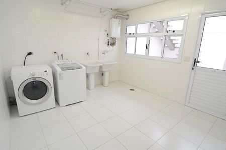 Casa de condomínio à venda com 436m², 4 quartos e 5 vagas