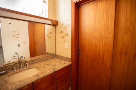 Casa para alugar com 411m², 4 quartos e 3 vagas Casa para alugar com 411m², 4 quartos e 3 vagasBANHEIRO QUARTO 3