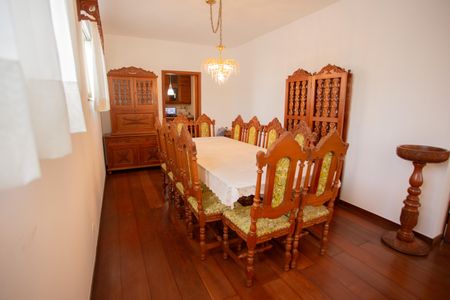 Casa para alugar com 411m², 4 quartos e 3 vagas Casa para alugar com 411m², 4 quartos e 3 vagasSALA DE JANTAR