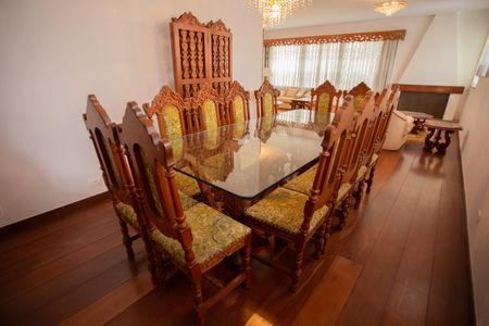 Casa para alugar com 411m², 4 quartos e 3 vagas Casa para alugar com 411m², 4 quartos e 3 vagasSala de jantar