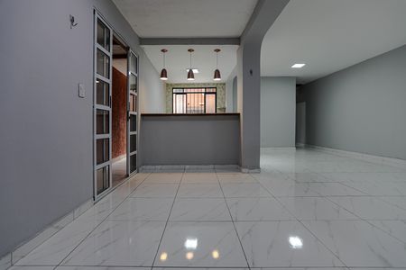 Sala de casa para alugar com 3 quartos, 175m² em Conjunto Habitacional Antonio Bovolenta, Mogi das Cruzes