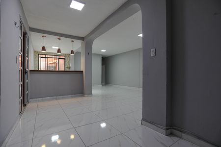 Sala de casa para alugar com 3 quartos, 175m² em Conjunto Habitacional Antonio Bovolenta, Mogi das Cruzes
