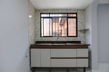 Cozinha de casa para alugar com 3 quartos, 175m² em Conjunto Habitacional Antonio Bovolenta, Mogi das Cruzes