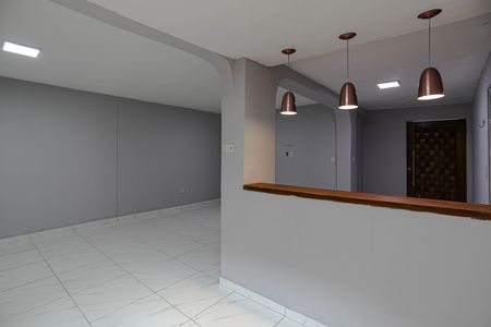 Cozinha de casa para alugar com 3 quartos, 175m² em Conjunto Habitacional Antonio Bovolenta, Mogi das Cruzes