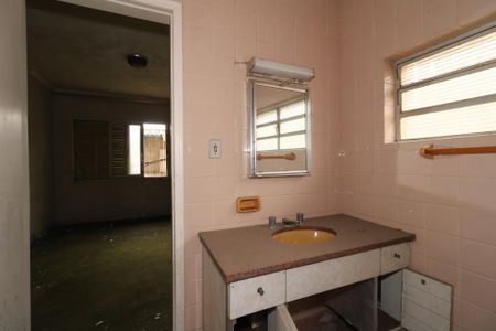 Casa à venda com 350m², 3 quartos e 6 vagasBanheiro da Suíte